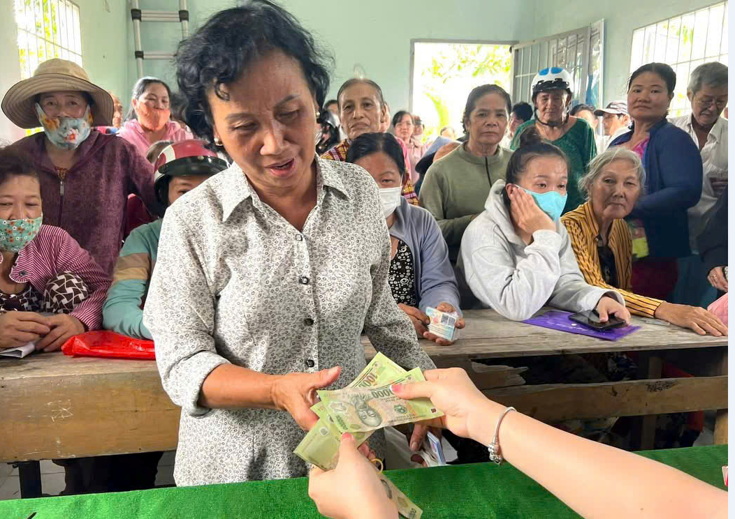 Xã Vĩnh Thành tổ chức trao quà cho nhân dân nhân dịp kỷ niệm 80 năm Quốc khánh nước Cộng hòa xã hội chủ nghĩa Việt Nam (02/9/1945 – 02/9/2025)