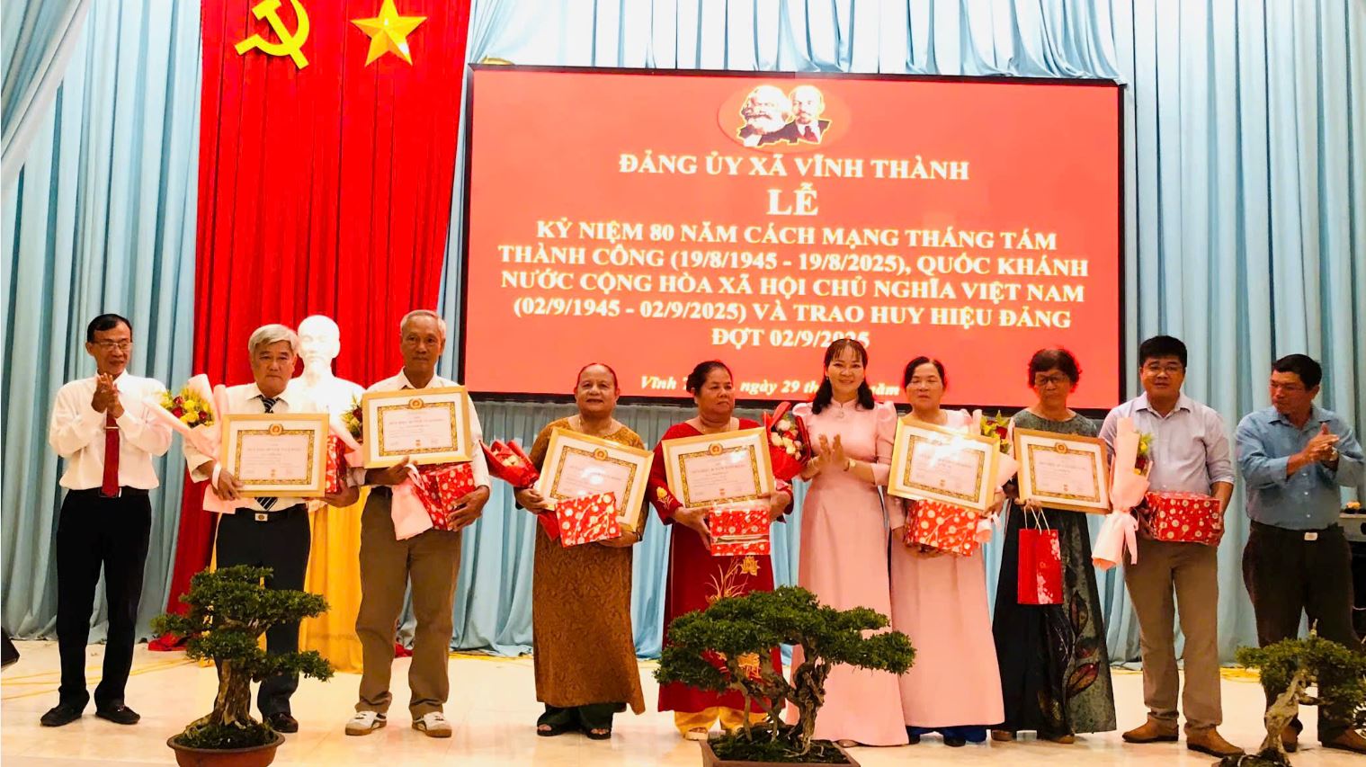 Xã Vĩnh Thành trang trọng tổ chức lễ kỷ niệm 80 năm quốc khánh (02/9/1945 – 02/9/2025) và trao huy hiệu đảng đợt 02/9/2025 