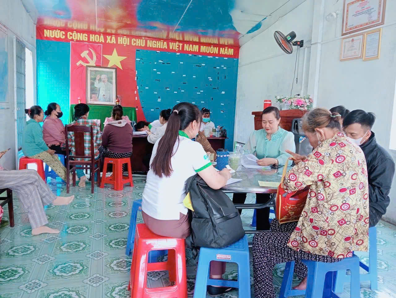 Giải ngân nguồn vốn Quỹ hỗ trợ phụ nữ phát triển kinh tế tỉnh Vĩnh Long trên địa bàn xã Vĩnh Thành