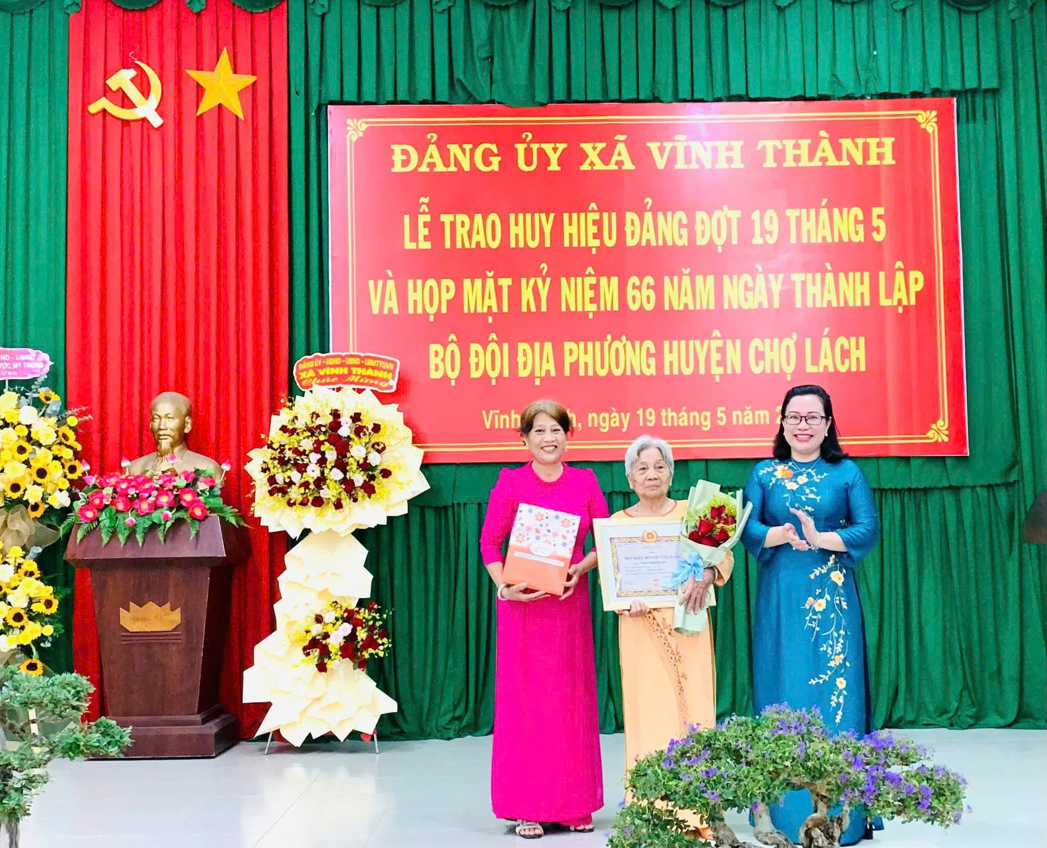 Xã Vĩnh Thành long trọng tổ chức Lễ trao tặng Huy hiệu Đảng đợt 19/5/2026 và Họp mặt kỷ niệm 66 năm ngày thành lập Bộ đội địa phương huyện Chợ Lách (19/5/1960 -19/5/2026).